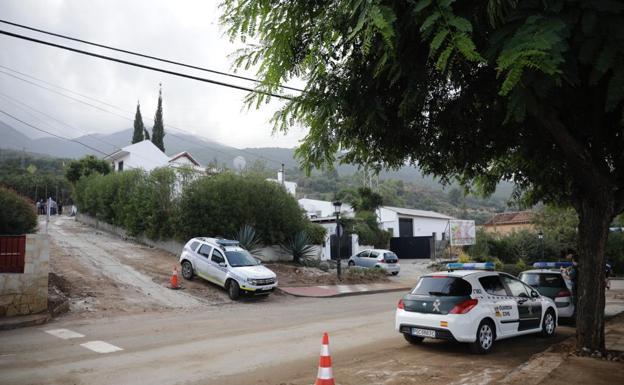 Encuentran a un fallecido con signos de haber sido atropellado por su propio coche en Málaga