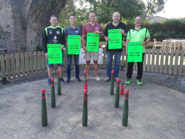 Desde hoy se juega en Cangas de Onís el prestigioso torneo de cuatreada 'Bolos en la Calle'