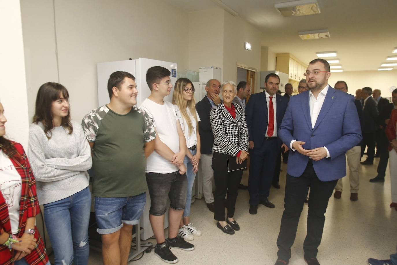 Barbón inaugura el nuevo curso de FP en Cerdeño