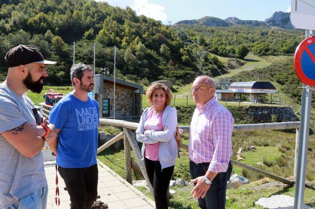 Deportes analizará la «opción» de la fusión de pistas de Fuentes y San Isidro