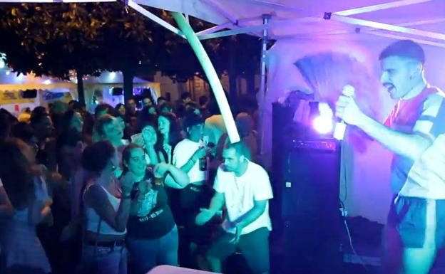 Rodrigo Cuevas anima San Mateo en Oviedo