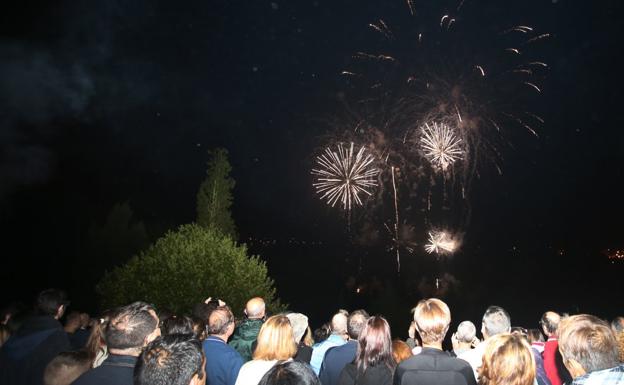 Un cielo azul y blanco por San Mateo