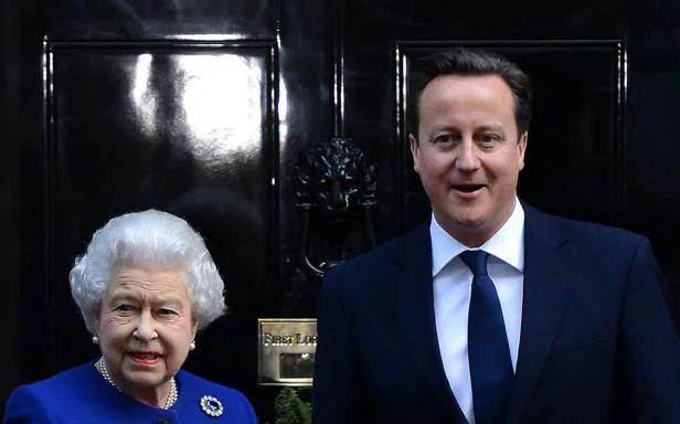 David Cameron enoja también a Isabel II