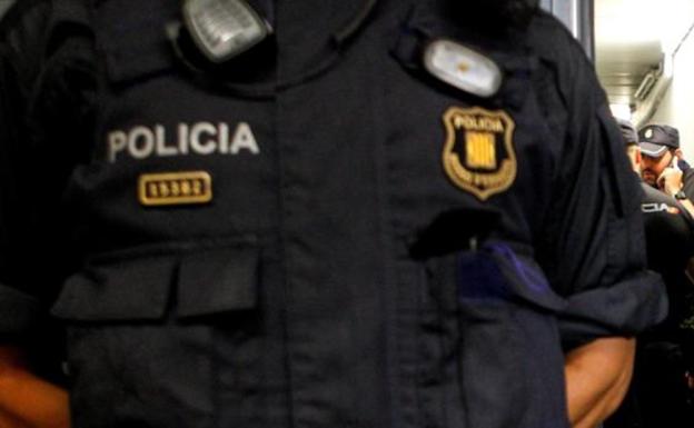 Detienen a un hombre en Barcelona por dejar morir a su pareja y grabarla mientras agonizaba
