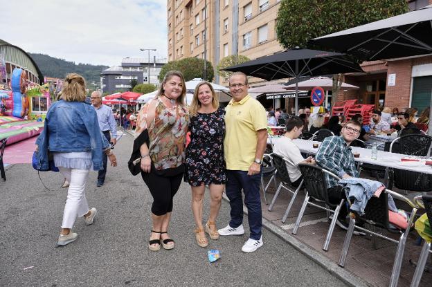 El bollo y la fiesta salen del centro a los barrios de la ciudad