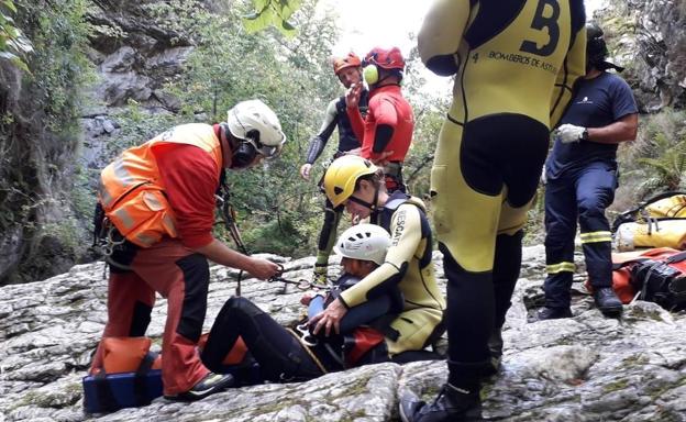 Una mujer resulta herida cuando practicaba barranquismo en Amieva