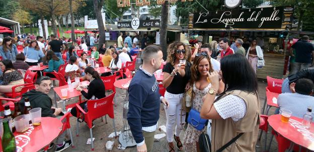 Los hosteleros del Bombé, encantados con «el éxito total» de las casetas