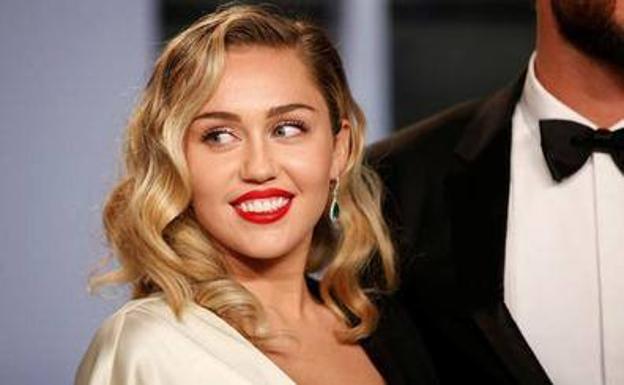 Miley Cyrus y Kaitlynn Carter rompen tras dos meses de relación