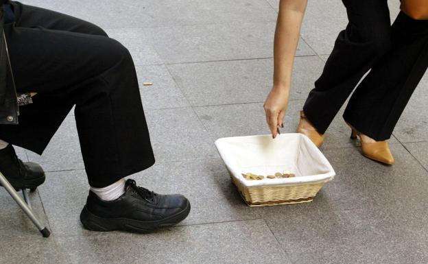 Cáritas advierte: se agrava la brecha entre las personas que han salido de la crisis y las de mayor dificultad económica