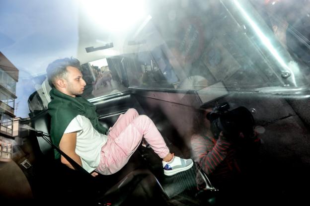 «No hui de Avilés, fui a León porque allí es donde tengo mi residencia legal»