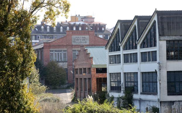 El equipo de gobierno de Oviedo quiere «partir de cero» en las negociaciones por la fábrica de La Vega