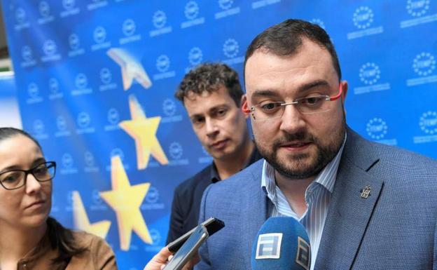 Adrián Barbón, nombrado presidente de honor de la Asociación de Comarcas Mineras