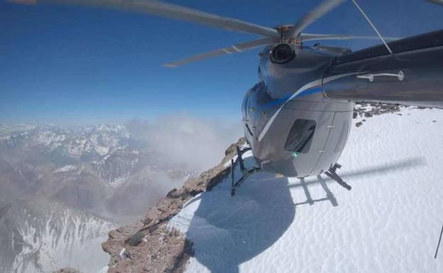 El histórico aterrizaje de un helicóptero en el Aconcagua