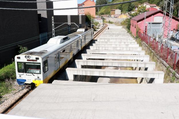 Langreo inicia una 'vía de urgencia' para aprobar el soterramiento de Feve