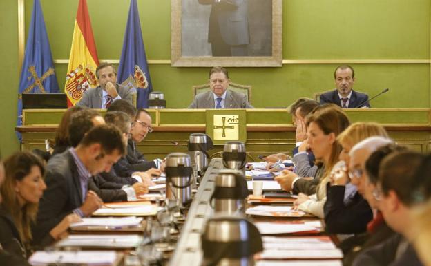 Oviedo aprueba un suplemento de crédito de 4,49 millones para amortizar deuda