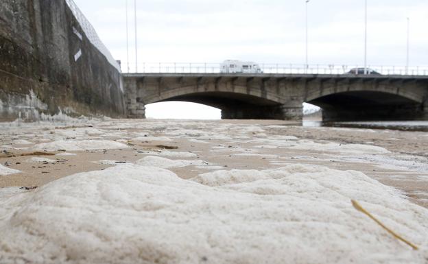 La Federación de Vecinos acusa al Ayuntamiento de Gijón de ocultar un vertido de aguas fecales