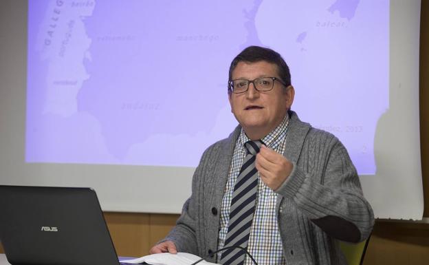 La Universidad de Oviedo publica el primer libro de enseñanza universitaria del asturiano