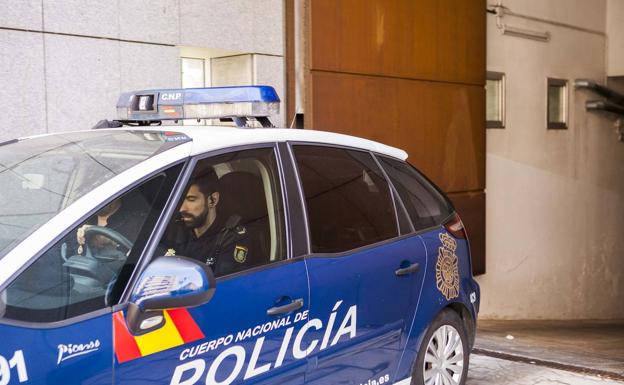 Ocho meses de prisión por vender hachís a un menor en Oviedo