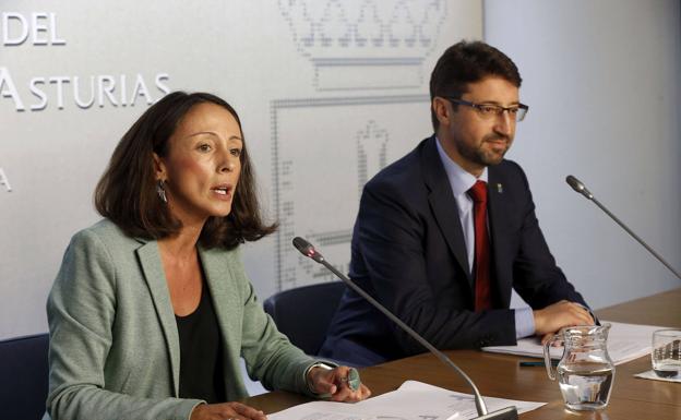 «Que un diputado pueda hablar en asturiano en la Junta y una consejera no, no deja de ser una situación anómala»