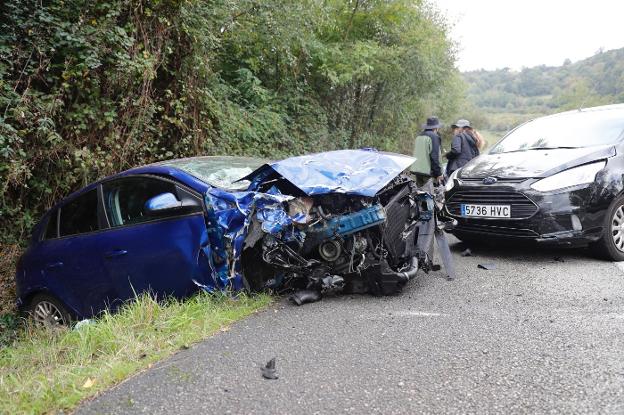 Un herido en una colisión entre tres coches en el corredor del Nalón en El Entrego