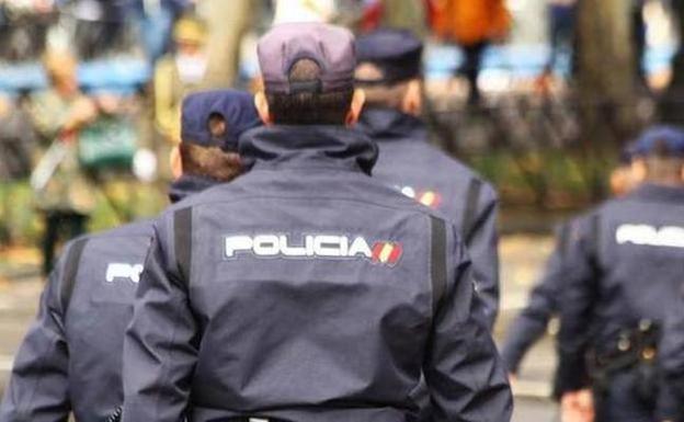 Dos detenidos por robar y manipular cableado del alumbrado público en Contrueces