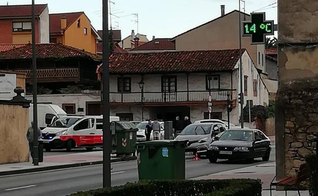 Herida leve en un choque entre dos vehículos en Santa Apolonia