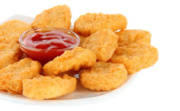 Denuncia a sus amigos por darle pollo cuando estaba ebria sabiendo que era vegana