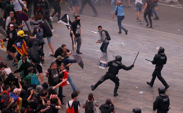Uno de los heridos en las protestas de El Prat pierde un ojo