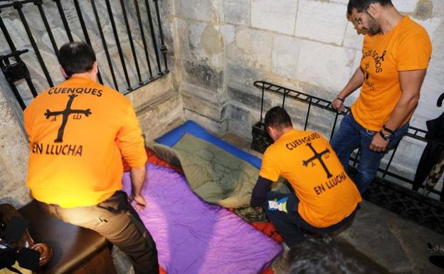 Los trabajadores de Vesuvius encerrados en la Catedral «agradecerían» la visita de la Familia Real