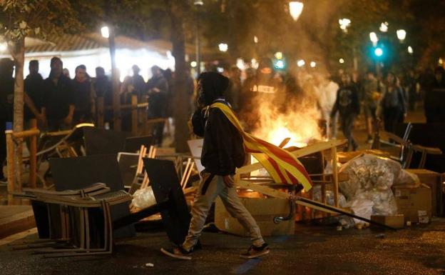 Enfrentamiento entre grupos de extrema derecha e independentistas en las calles de Barcelona