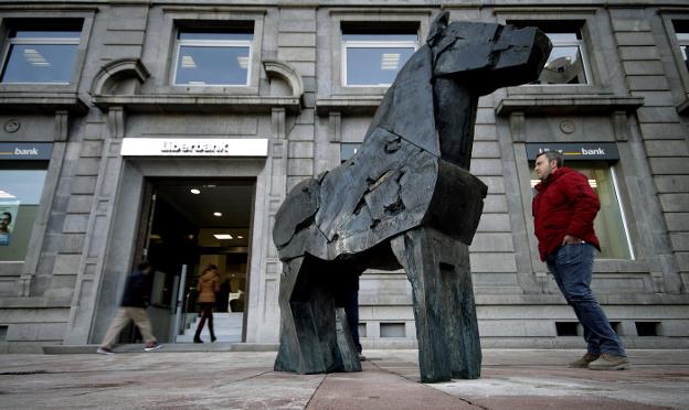 Liberbank inicia la negociación de un nuevo plan de recortes «para ser más eficiente»