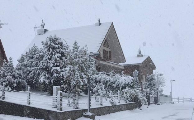 Llega la nieve a Asturias y Gijón concentra las mayores lluvias