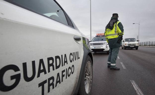 La advertencia de la Guardia Civil sobre la camiseta 'antimultas'
