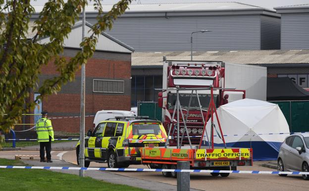 39 muertos en un camión frigorífico de transporte ilegal de inmigrantes a Reino Unido