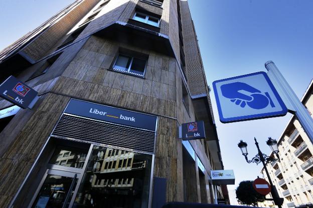 Liberbank plantea a la plantilla otra reducción salarial durante tres años para rebajar costes