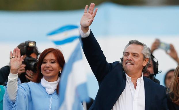 Los aspirantes Macri y Fernández cierran sus campañas en Argentina