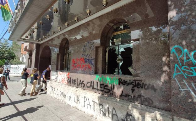 Las protestas en Santiago de Chile se ceban con el emblemático Hotel Principado de Asturias