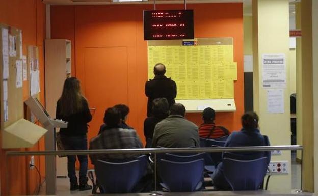 La crisis industrial golpea al mercado laboral asturiano, que perdió 8.400 empleos en un año