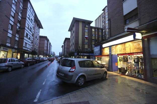 Los barrios podrían contar con calles peatonales para descargarse de tráfico