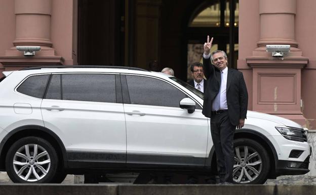 Macri y Fernández encaran juntos la transición en Argentina