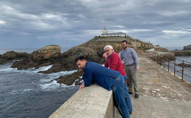 El PP insta al Principado a reparar el dique del puerto tapiego