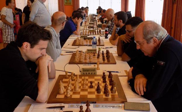 Álvarez vence de nuevo y manda en el Campeonato de Asturias de ajedrez