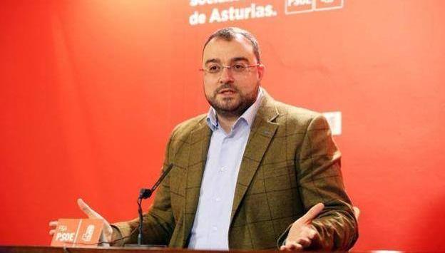 Adrián Barbón advierte del «avance de la extrema derecha» en las encuestas electorales