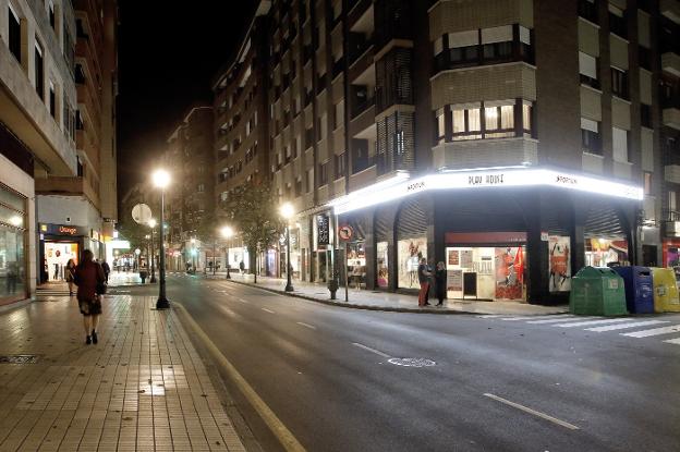 16.000 alumnos de Gijón, Oviedo y Avilés tienen salas de apuestas a cinco minutos de sus centros