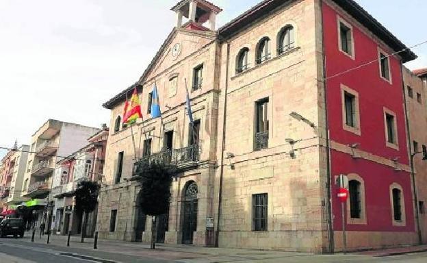 La «caótica» gestión en Llanes permitió que una funcionaria despedida siguiera trabajando