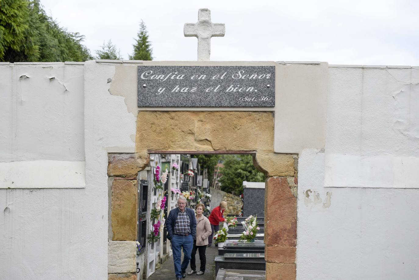 Primeras visitas a los cementerios de Oviedo