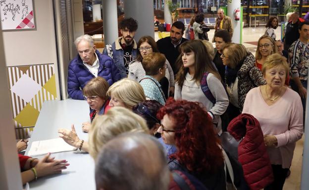 El vuelo a Alicante de Volotea despega con sus pasajeros indignados tras once horas de espera