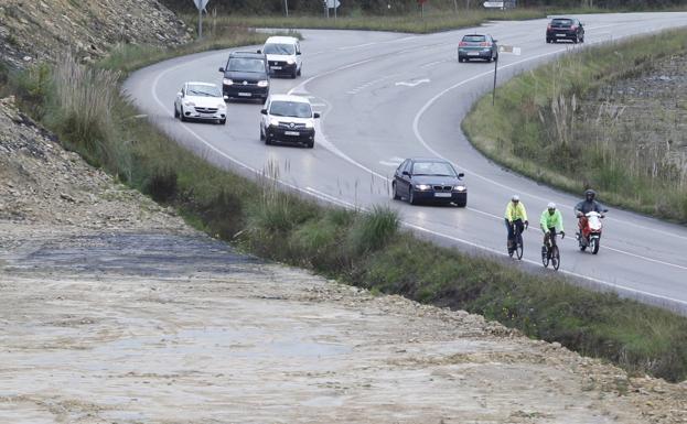 El este y centro de Gijón tienen su salida a la ronda lastrada por obras y proyectos fallidos