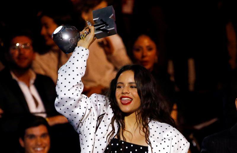 La colorida alfombra roja de los Premios MTV en Sevilla