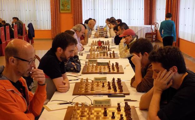 Álvarez se destaca al derrotar a Iván Torre en el Campeonato de ajedrez de Asturias